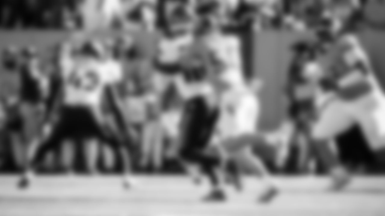 The Tennessee Titans and the Houston Texans compete at Nissan Stadium on November 16, 2025 in Nashville, TN. Photo By Beau Brune/Tennessee Titans