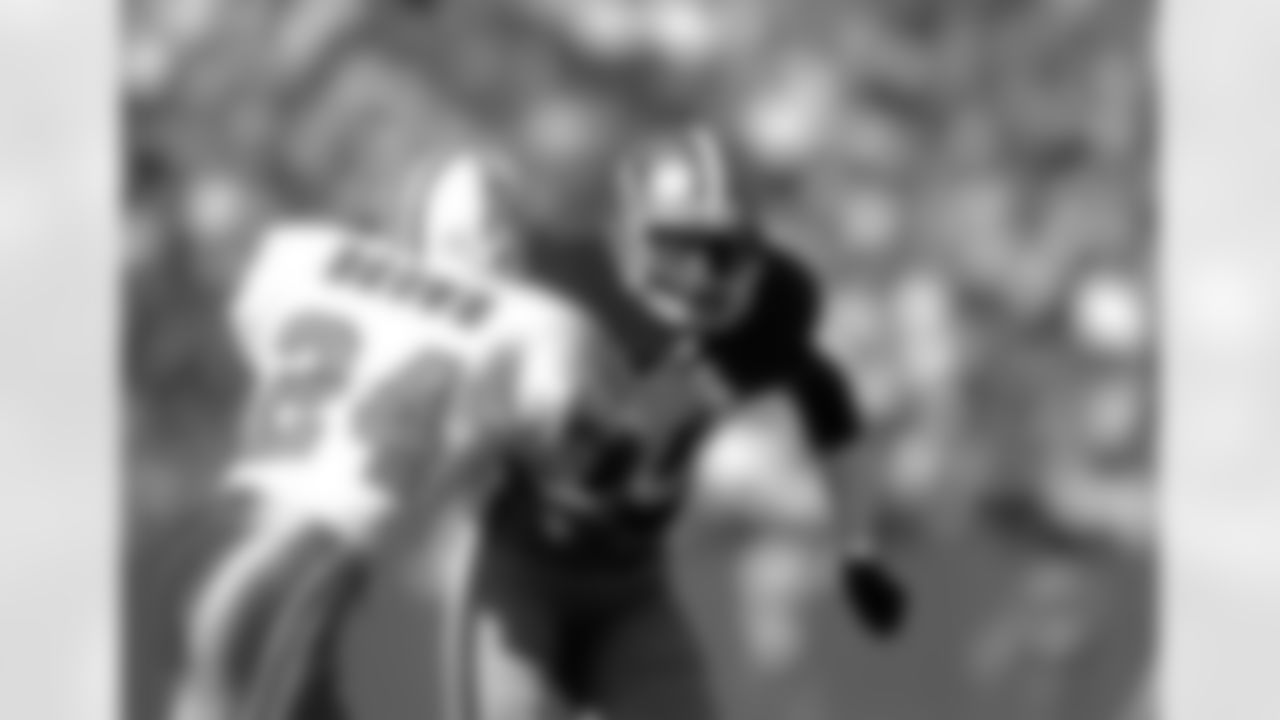 San Francisco 49ers wide receiver Jerry Rice (80) is jammed at the line of scrimmage during an NFL football game against the Houston Oilers on Sunday, Nov. 8, 1987 in San Francisco, Calif. The 49ers won the game, 27-20. (Greg Trott via AP)