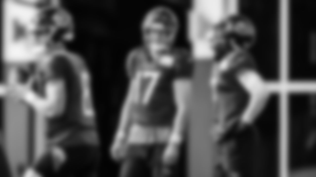 Quarterback Ryan Tannehill #17 of the Tennessee Titans and Quarterback Malik Willis #7 of the Tennessee Titans during practice at the Ascension Saint Thomas Sports Park on November 8, 2023 in Nashville, TN. Photo By Donald Page/Tennessee Titans