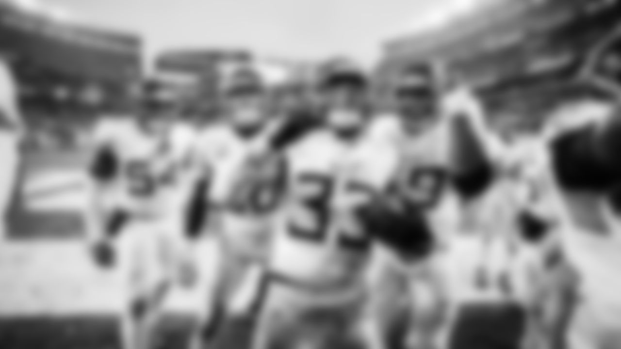 The Tennessee Titans and the Cleveland Browns compete at Huntington Bank Field on December 07, 2025 in Cleveland, OH. Photo By Donald Page/Tennessee Titans