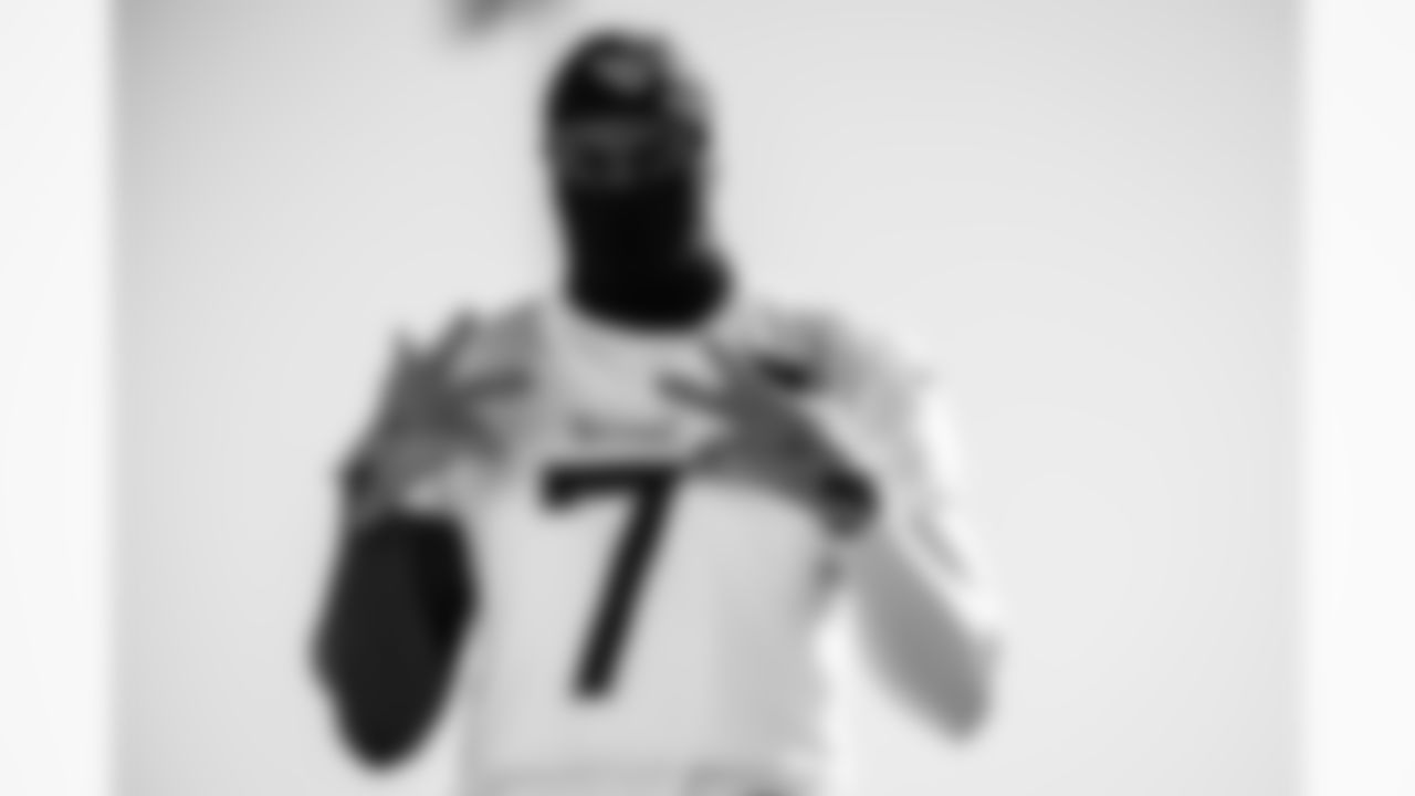 Outside linebacker Oluwafemi Oladejo #7 of the Tennessee Titans during practice at the Ascension Saint Thomas Sports Park on December 19, 2025 in Nashville, TN. Photo By Jessie Rogers/Tennessee Titans