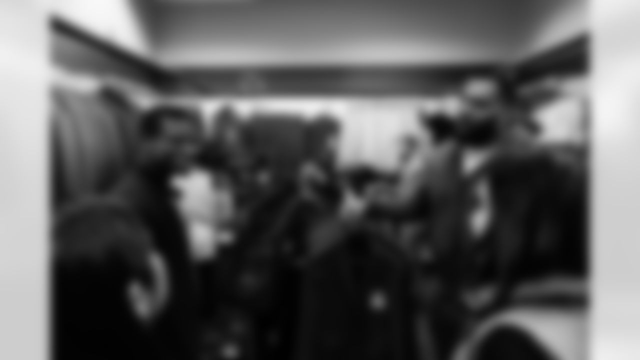 Defensive tackle Jeffery Simmons #98 of the Tennessee Titans hosts 5 high school seniors to get fitted for suits at Men's Warehouse on December 17, 2024 in Franklin, TN. Photo By Jessie Rogers/Tennessee Titans