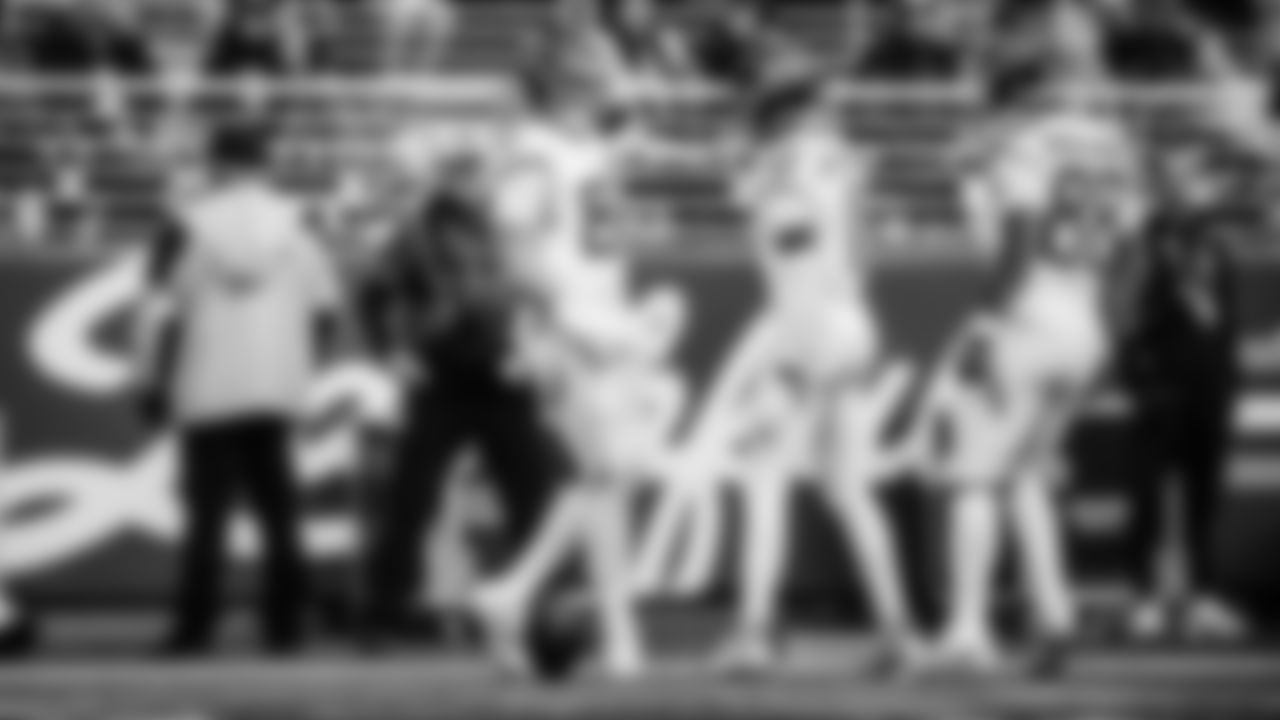 The Tennessee Titans and the San Francisco 49ers compete at Levi's Stadium on December 14, 2025 in San Francisco, CA. Photo By Jessie Rogers/Tennessee Titans