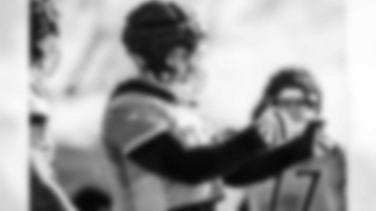 Guard Kevin Zeitler #70 of the Tennessee Titans during practice at the Ascension Saint Thomas Sports Park on December 11, 2025 in Nashville, TN. Photo By Jessie Rogers/Tennessee Titans