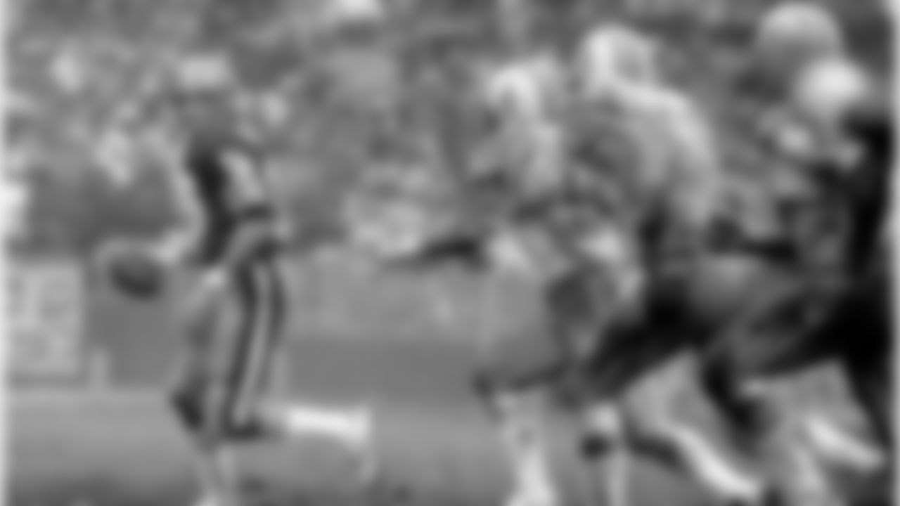 San Francisco 49ers vs. Houston Oilers at Candlestick Park Sunday, December 13. 1981. 49ers beat Oilers 28-6. San Francisco 49er Quarterback Joe Montana (16) escapes Huston Oilers defensive line. (AP Photo/Al Golub)