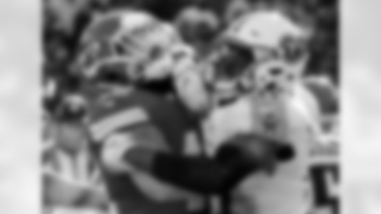 Tennessee Titans safety Kevin Byard (31) blocks Kansas City Chiefs running back Anthony Sherman (42) during the first half of an NFL football game in Kansas City, Mo., Sunday, Dec. 18, 2016. (AP Photo/Charlie Riedel)