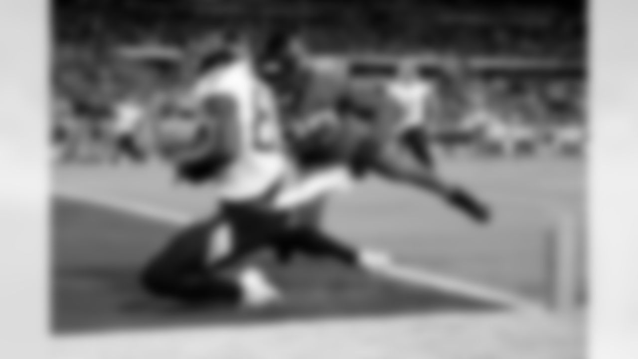 Tennessee Titans tight end Chigoziem Okonkwo (85) makes a touchdown catch as Jacksonville Jaguars linebacker Foyesade Oluokun (23) defends during an NFL football game, Saturday, Jan. 7, 2022, in Jacksonville,Fla. The Jaguars defeated the Titans 20-16. (Logan Bowles via AP)