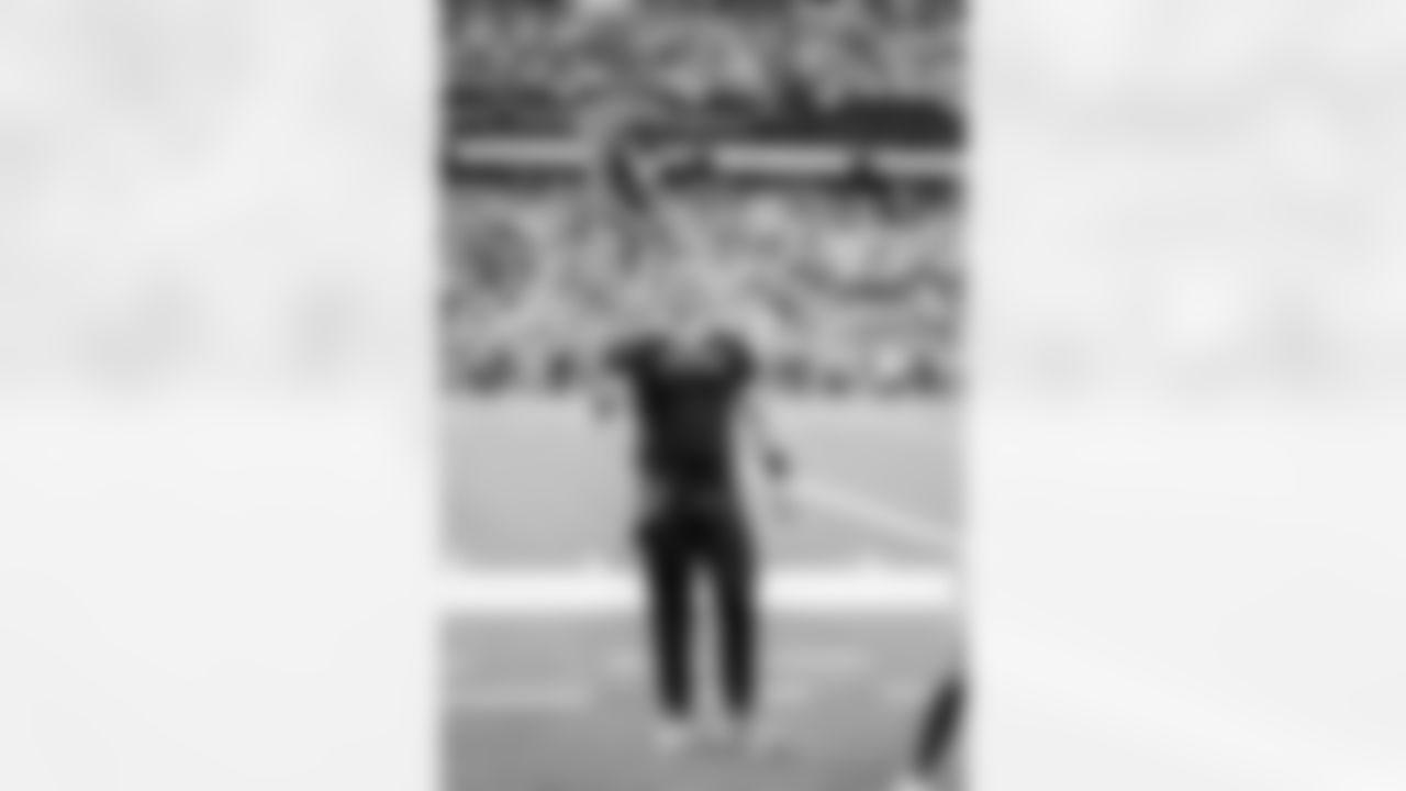 Tennessee Titans Cheerleaders during the game between the Tennessee Titans and the New Orleans Saints at Nissan Stadium on December 28, 2025 in Nashville, TN. Photo By Kaitlyn Hungerford/Tennessee Titans