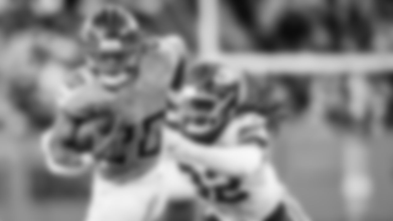 Running back Tony Pollard #20 of the Tennessee Titans during the game between the Tennessee Titans and the Kansas City Chiefs at Nissan Stadium on December 21, 2025 in Nashville, TN. Photo By Jessie Rogers/Tennessee Titans