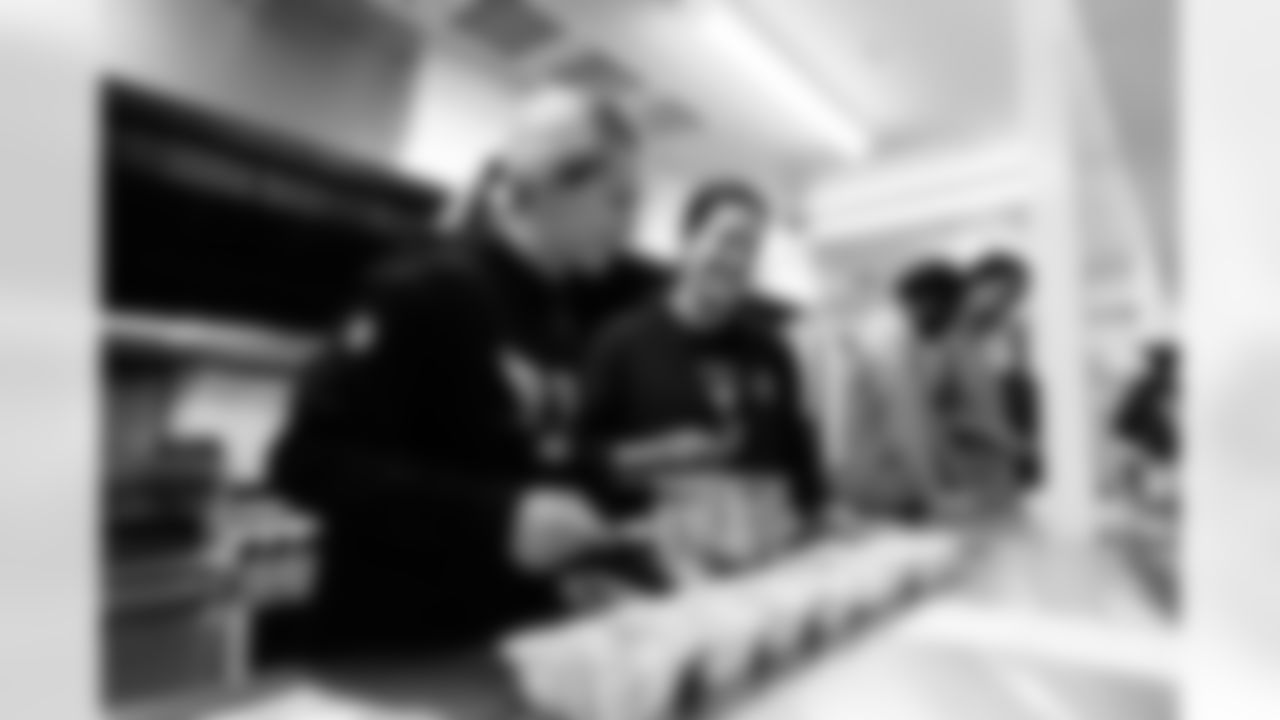 Tennessee Titans staff visit The Heimerdinger Foundation to help pack signature spice blend packets as a part of Crucial Catch week on October 17, 2025 in Nashville, TN. Photo By Jessie Rogers/Tennessee Titans