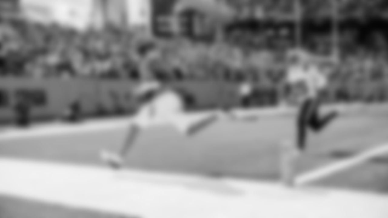 Wide receiver Chimere Dike #17 of the Tennessee Titans during the game between the Tennessee Titans and the New England Patriots at Nissan Stadium on October 19, 2025 in Nashville, TN. Photo By Tennessee Titans