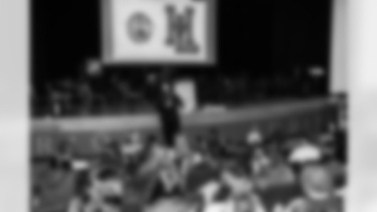 Defensive lineman Jeffery Simmons #98 of the Tennessee Titans speaks to Hunters Lane High School Girls Flag Football team after giving a donation on December 09, 2025 in Nashville, TN. Photo By Donald Page/Tennessee Titans