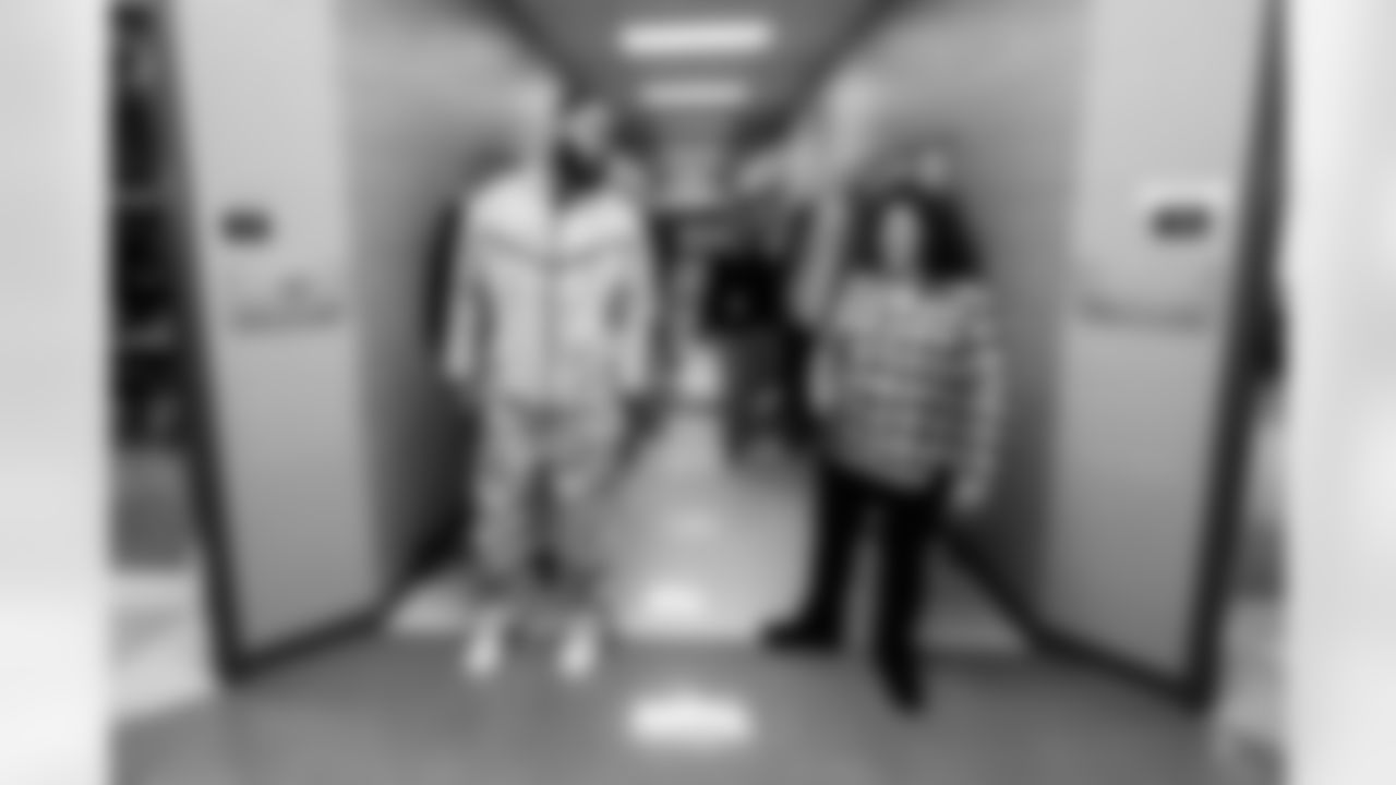 Jeffery Simmons Sack Campaign Check Donation on January 21, 2026 in Nashville, TN. Photo By Beau Brune/Tennessee Titans