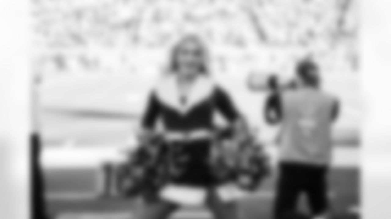 Tennessee Titans Cheerleaders during the game between the Tennessee Titans and the Kansas City Chiefs at Nissan Stadium on December 21, 2025 in Nashville, TN. Photo By Kaitlyn Hungerford/Tennessee Titans