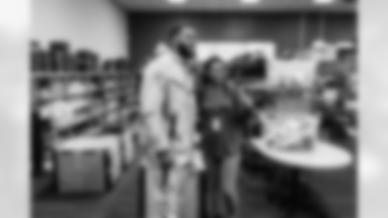 Jeffery Simmons Sack Campaign Check Donation on January 21, 2026 in Nashville, TN. Photo By Beau Brune/Tennessee Titans