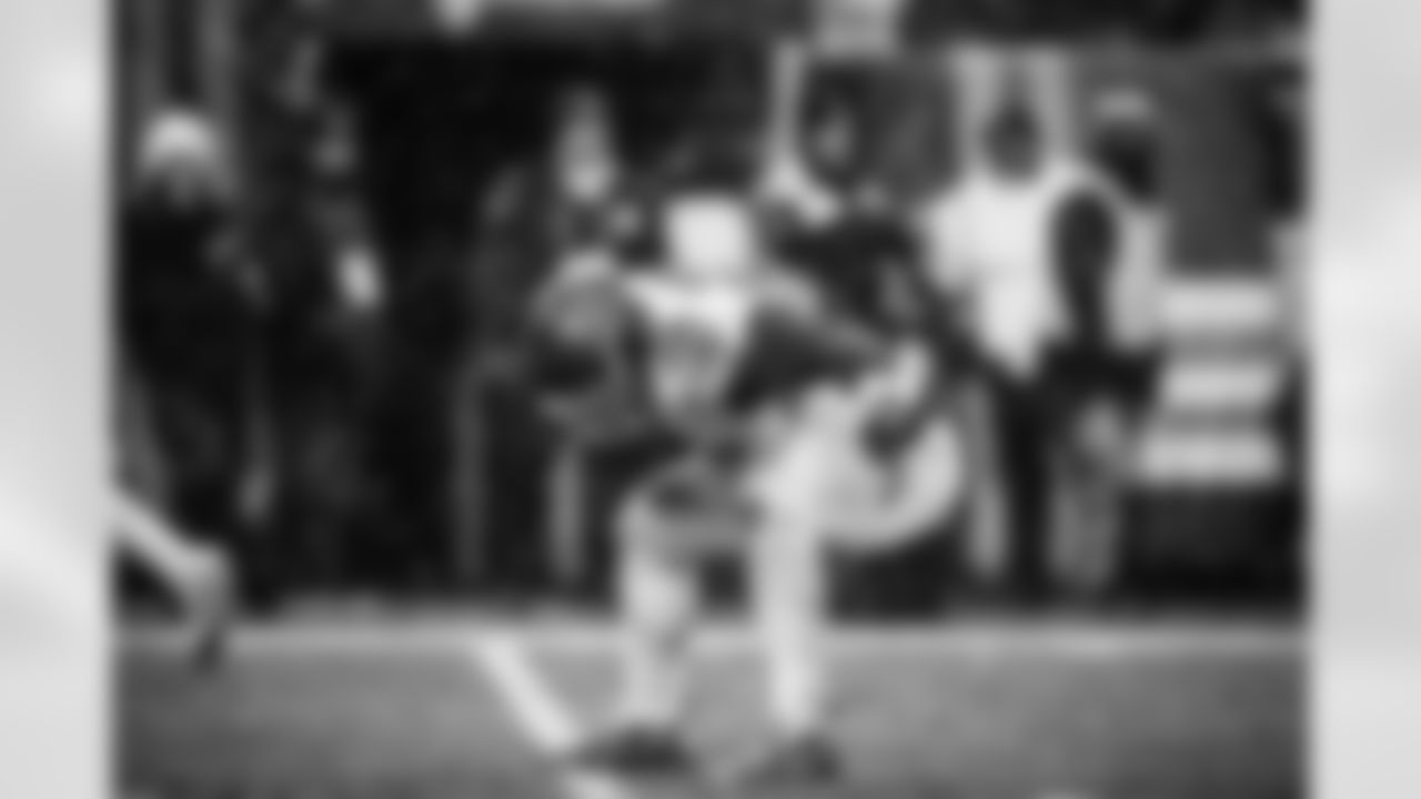 The Tennessee Titans and the Cleveland Browns compete at Huntington Bank Field on December 07, 2025 in Cleveland, OH. Photo By Donald Page/Tennessee Titans