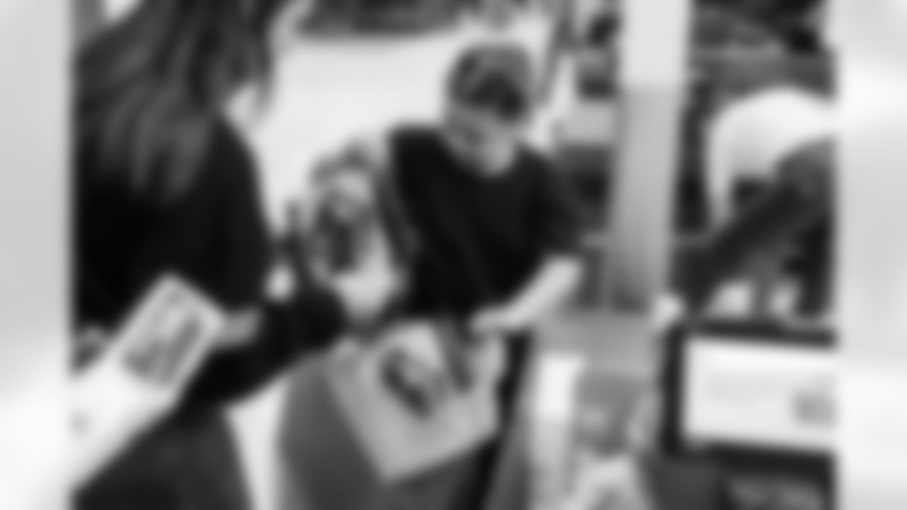 JC Latham Holiday Shopping Event on December 22, 2025 at Target in Nashville, TN. Photo By Beau Brune/Tennessee Titans