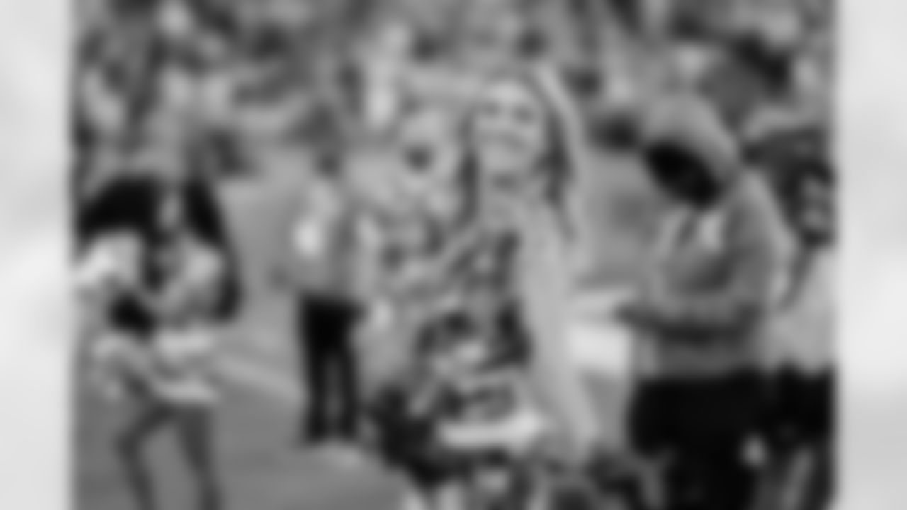 Tennessee Titans Cheerleaders during the game between the Tennessee Titans and the Houston Texans at Nissan Stadium on November 16, 2025 in Nashville, TN. Photo By Kaitlyn Hungerford/Tennessee Titans