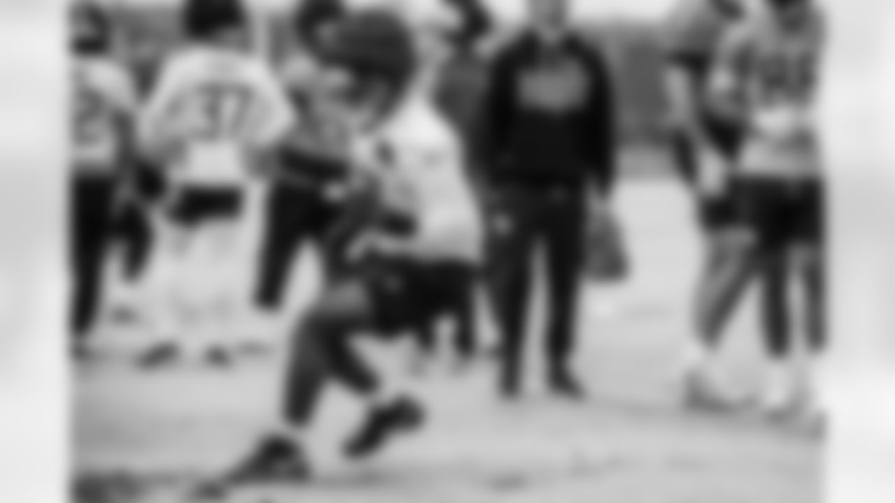 Outside linebacker Jaylen Harrell #92 of the Tennessee Titans during practice at the Ascension Saint Thomas Sports Park on December 24, 2025 in Nashville, TN. Photo By Beau Brune/Tennessee Titans