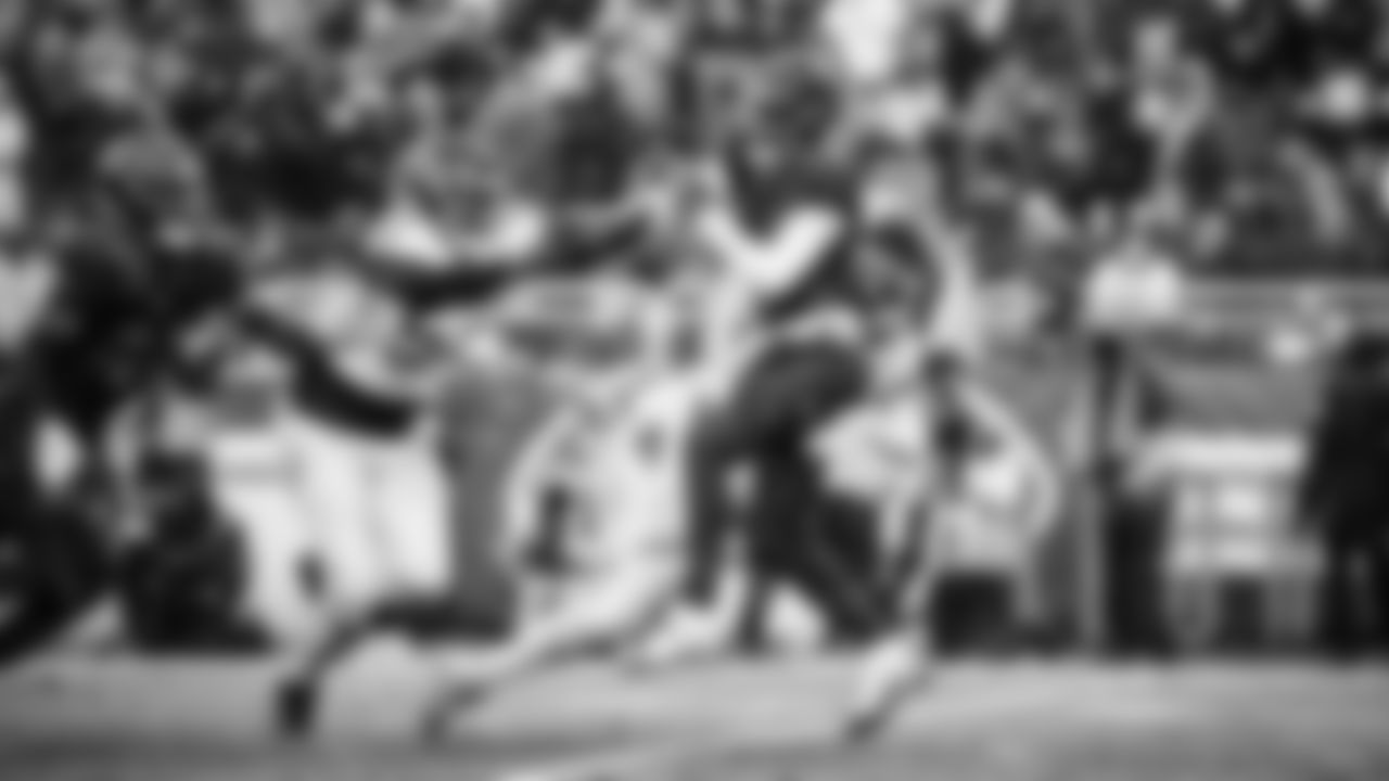 The Tennessee Titans and the Cleveland Browns compete at Huntington Bank Field on December 07, 2025 in Cleveland, OH. Photo By Donald Page/Tennessee Titans