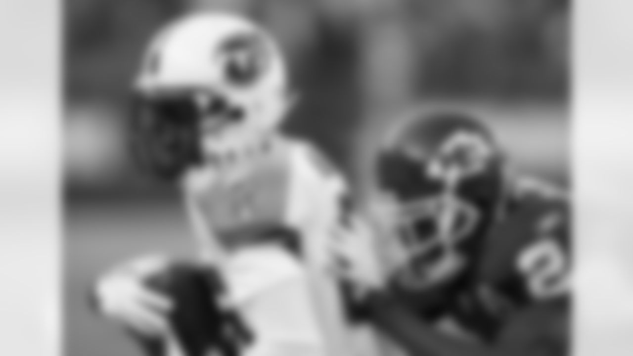 Tennessee Titans wide receiver Nate Washington (85) catches a pass against Kansas City Chiefs cornerback Brandon Flowers (24) during an NFL football game Sunday, Dec. 26, 2010, in Kansas City, Mo. The Chiefs won 34-14. (AP Photo/Ed Zurga)