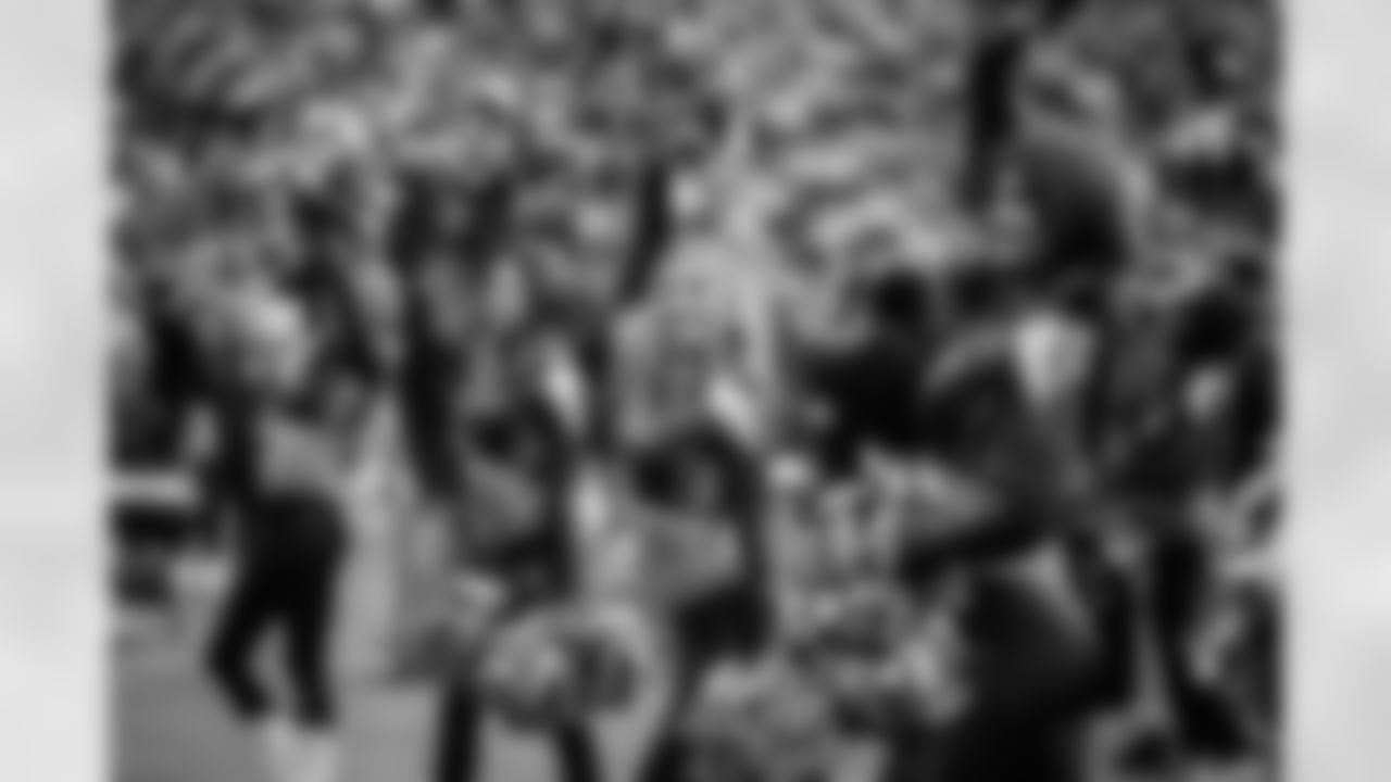 Tennessee Titans Cheerleaders during the game between the Tennessee Titans and the Los Angeles Chargers at Nissan Stadium on November 02, 2025 in Nashville, TN. Photo By Kaitlyn Hungerford/Tennessee Titans