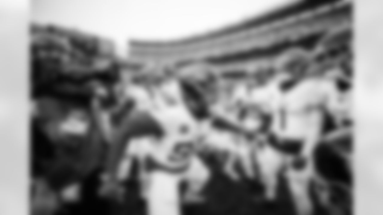 The Tennessee Titans and the Cleveland Browns compete at Huntington Bank Field on December 07, 2025 in Cleveland, OH. Photo By Donald Page/Tennessee Titans