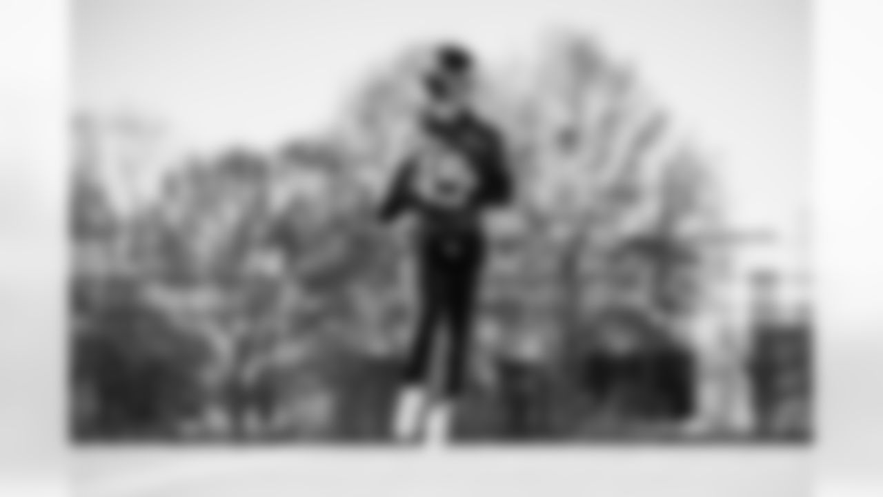 Quarterback Trevor Siemian #15 of the Tennessee Titans during practice at the Ascension Saint Thomas Sports Park on December 19, 2025 in Nashville, TN. Photo By Jessie Rogers/Tennessee Titans