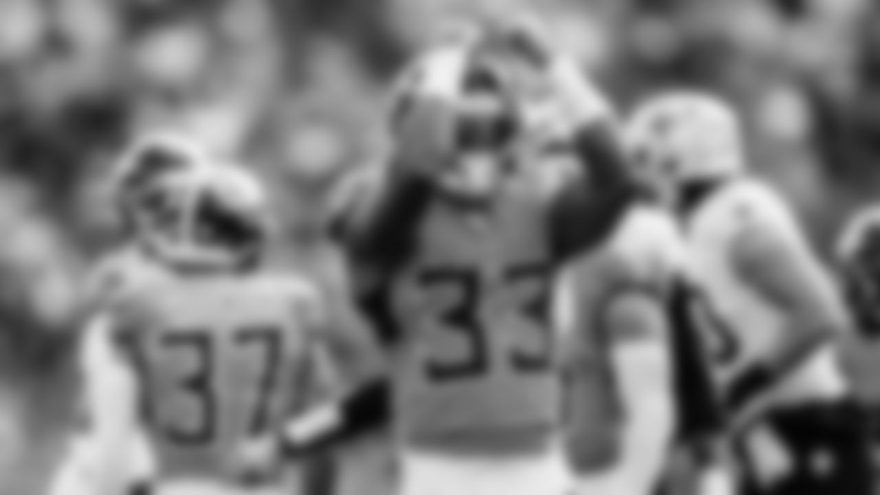 Linebacker Cedric Gray #33 of the Tennessee Titans during the game between the Tennessee Titans and the New Orleans Saints at Nissan Stadium on December 28, 2025 in Nashville, TN. Photo By Jessie Rogers/Tennessee Titans