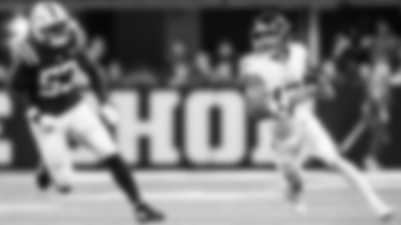 Wide receiver Chimere Dike #17 of the Tennessee Titans during the game between the Tennessee Titans and the Indianapolis Colts at Lucas Oil Stadium on October 26, 2025 in Indianapolis, IN. Photo By Jessie Rogers/Tennessee Titans