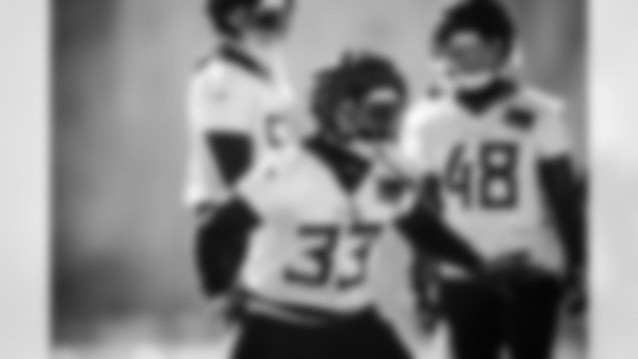 Linebacker Cedric Gray #33 of the Tennessee Titans during practice at the Ascension Saint Thomas Sports Park on December 3, 2025 in Nashville, TN. Photo By Jessie Rogers/Tennessee Titans