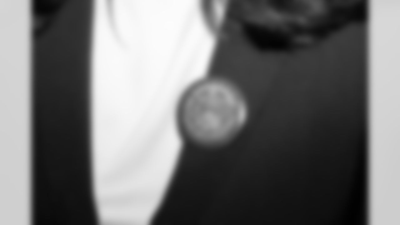 Defensive lineman Jeffery Simmons #98 of the Tennessee Titans speaks to Hunters Lane High School Girls Flag Football team after giving a donation on December 09, 2025 in Nashville, TN. Photo By Donald Page/Tennessee Titans