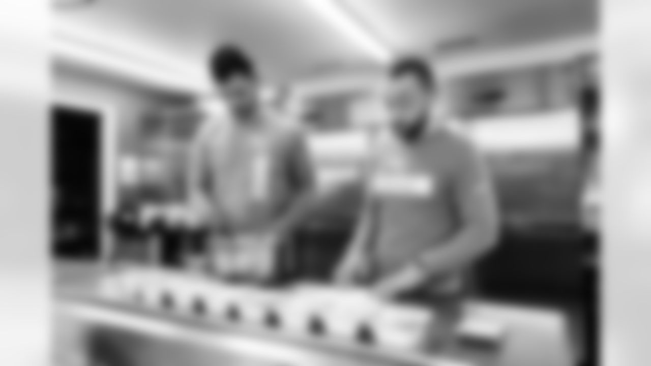 Tennessee Titans staff visit The Heimerdinger Foundation to help pack signature spice blend packets as a part of Crucial Catch week on October 17, 2025 in Nashville, TN. Photo By Jessie Rogers/Tennessee Titans