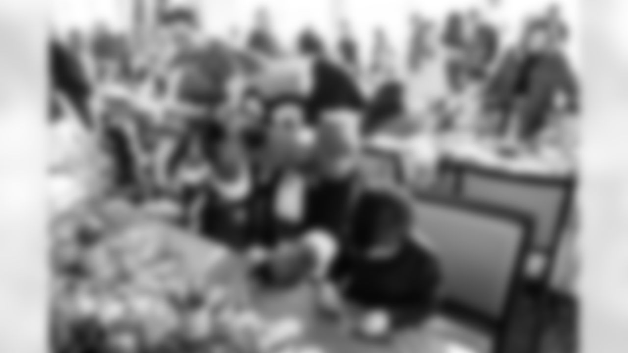 T-Rac's Tinsel Town on December 13, 2025 in Nashville, TN. Photo By Beau Brune/Tennessee Titans