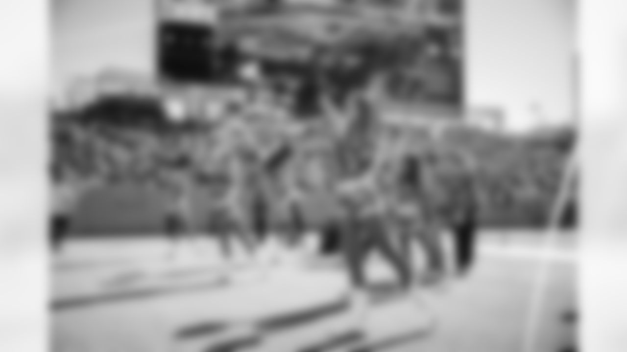 Tennessee Titans Cheerleaders during the game between the Tennessee Titans and the Houston Texans at Nissan Stadium on November 16, 2025 in Nashville, TN. Photo By Kaitlyn Hungerford/Tennessee Titans