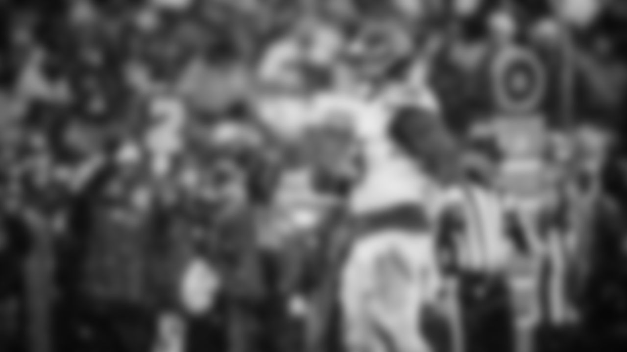 The Tennessee Titans and the Cleveland Browns compete at Huntington Bank Field on December 07, 2025 in Cleveland, OH. Photo By Donald Page/Tennessee Titans