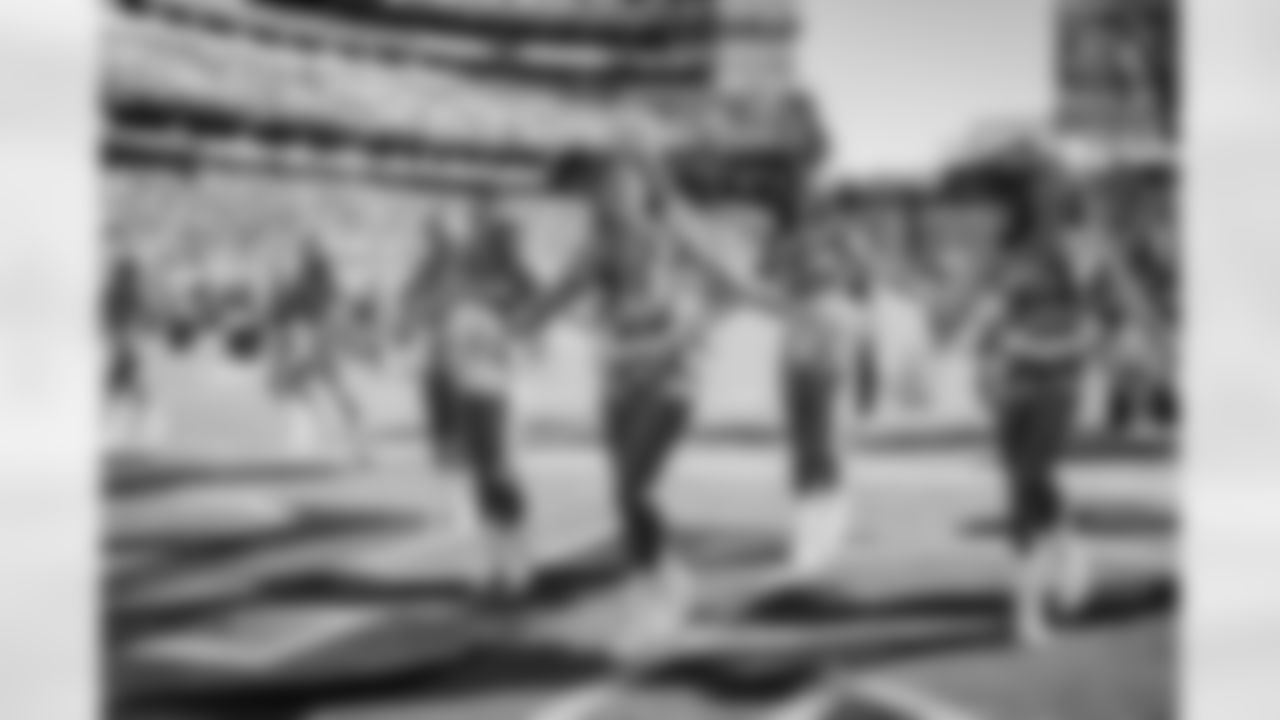 Tennessee Titans Cheerleaders and Blue Crew performing during the game between the Tennessee Titans and the Houston Texans at Nissan Stadium on November 16, 2025 in Nashville, TN. Photo By Kaitlyn Hungerford/Tennessee Titans