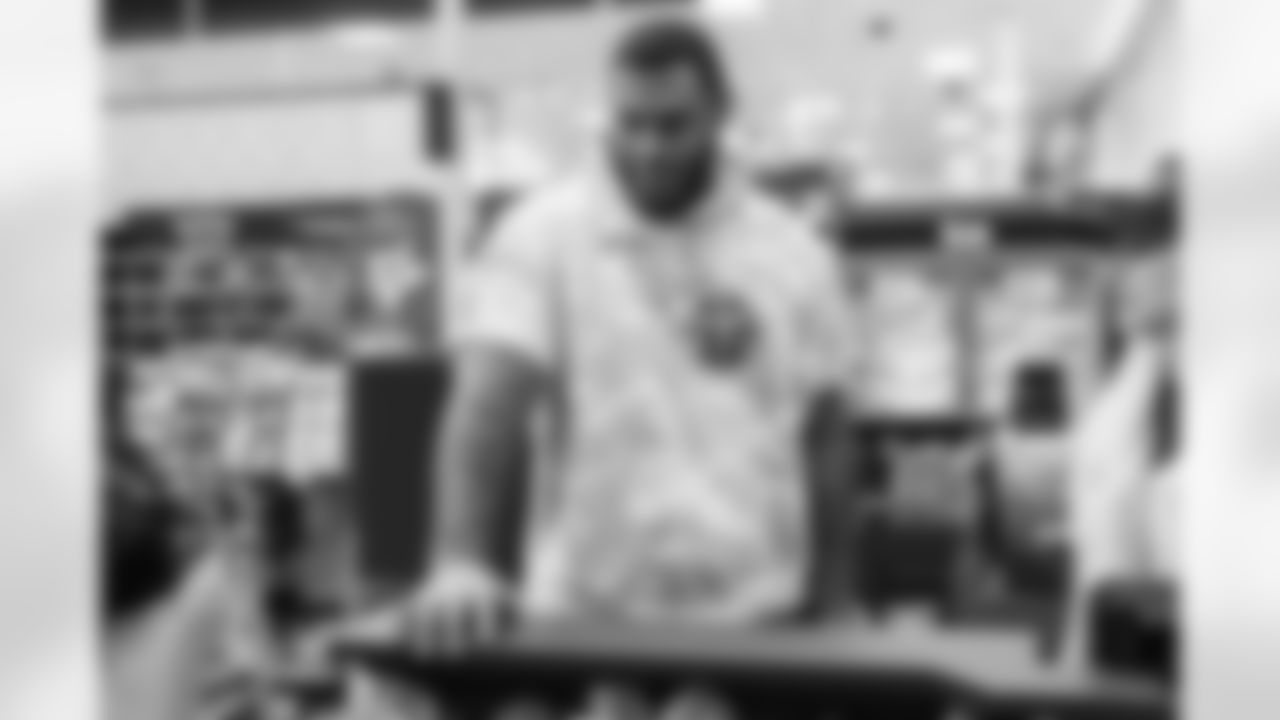 JC Latham Holiday Shopping Event on December 22, 2025 at Target in Nashville, TN. Photo By Beau Brune/Tennessee Titans