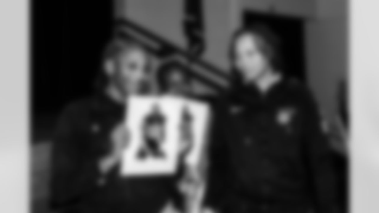 Defensive lineman Jeffery Simmons #98 of the Tennessee Titans speaks to Hunters Lane High School Girls Flag Football team after giving a donation on December 09, 2025 in Nashville, TN. Photo By Donald Page/Tennessee Titans