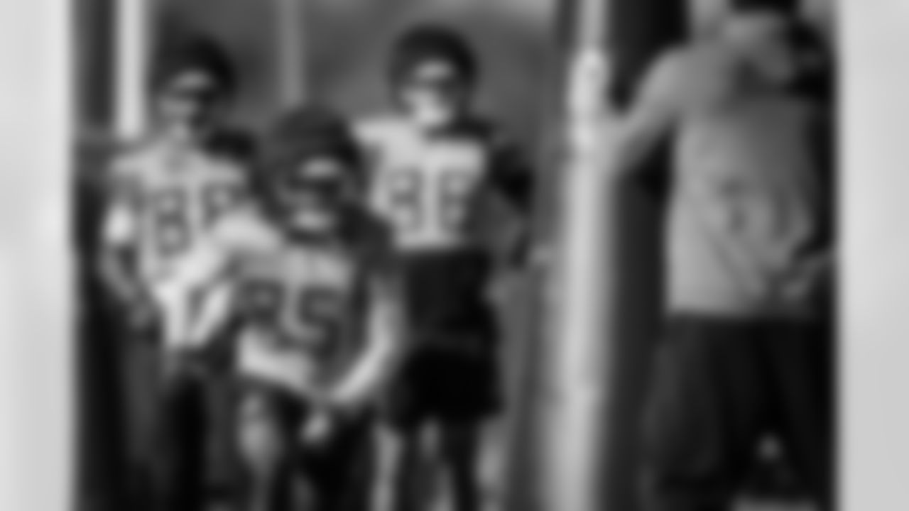Tight end Chig Okonkwo #85 of the Tennessee Titans during practice at the Ascension Saint Thomas Sports Park on January 1, 2026 in Nashville, TN. Photo By Jessie Rogers/Tennessee Titans