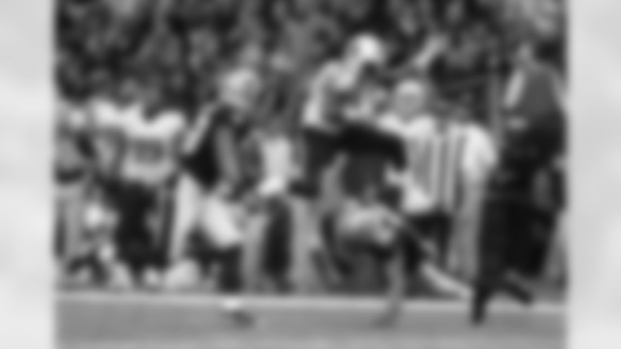 Tennessee Titans running back Dexter McCluster (22) leaps over New Orleans Saints cornerback Brandon Browner (39) in the first half of an NFL football game in New Orleans, Sunday, Nov. 8, 2015. (AP Photo/Jonathan Bachman)