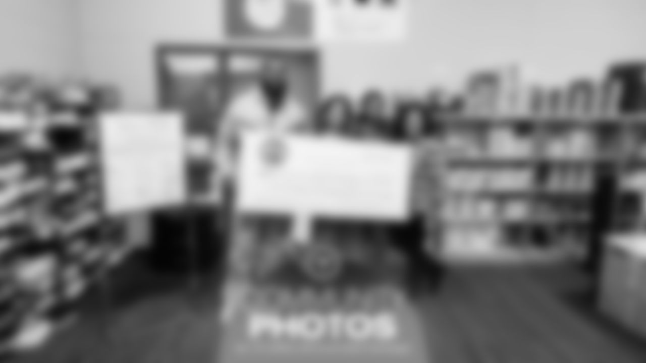 Jeffery-Simmons-Sack-Campaign_CommunityPhotos