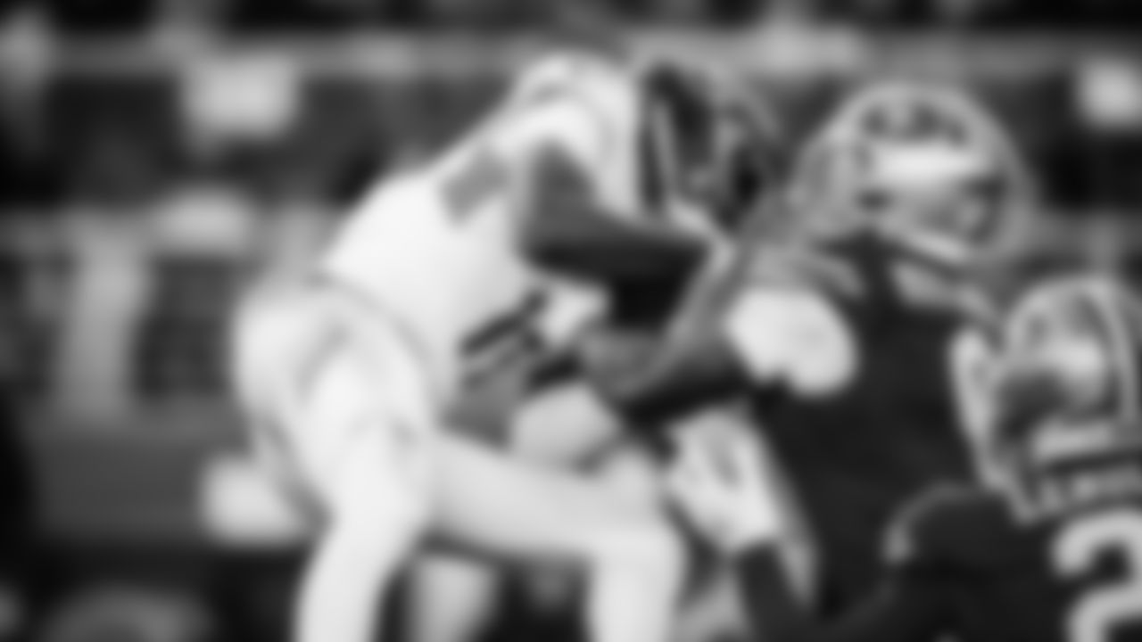 The Tennessee Titans and the San Francisco 49ers compete at Levi's Stadium on December 14, 2025 in San Francisco, CA. Photo By Donald Page/Tennessee Titans