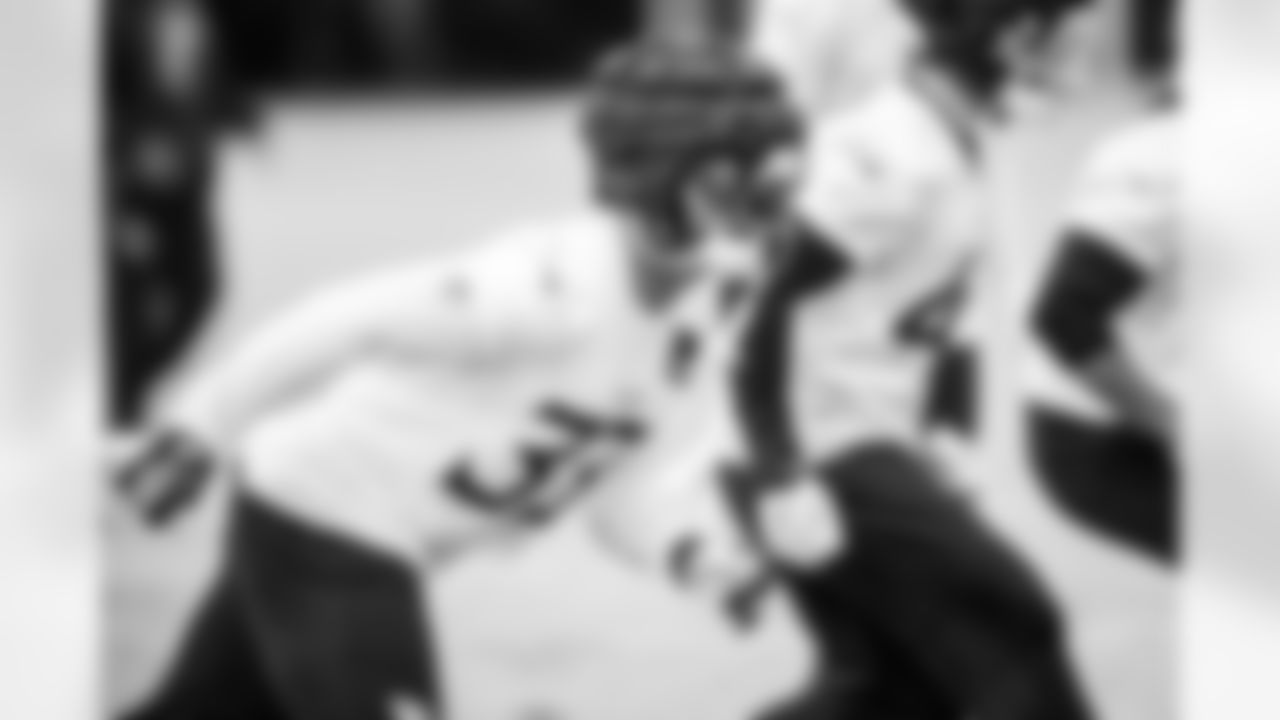 Linebacker Cedric Gray #33 of the Tennessee Titans during practice at the Ascension Saint Thomas Sports Park on December 24, 2025 in Nashville, TN. Photo By Beau Brune/Tennessee Titans