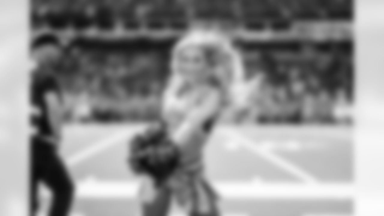 Tennessee Titans Cheerleaders during the game between the Tennessee Titans and the New England Patriots at Nissan Stadium on October 19, 2025 in Nashville, TN. Photo By Kaitlyn Hungerford/Tennessee Titans