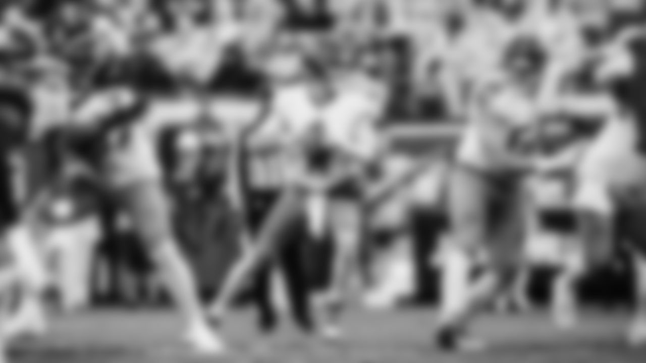 The Tennessee Titans and the Jacksonville Jaguars compete at EverBank Stadium on December 29, 2024 in Jacksonville, FL. Photo By //YOUR NAME///Tennessee Titans