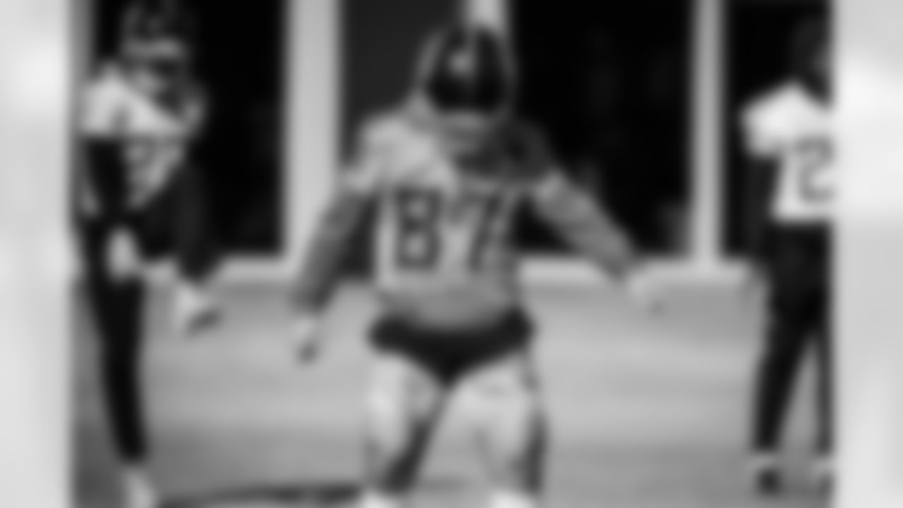 Wide receiver Xavier Restrepo #87 of the Tennessee Titans during practice at the Ascension Saint Thomas Sports Park on November 28, 2025 in Nashville, TN. Photo By Beau Brune/Tennessee Titans