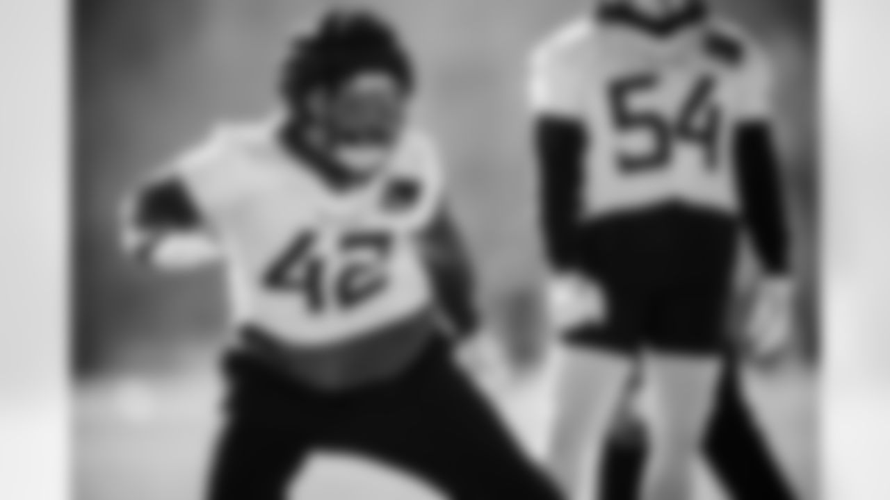 Linebacker Kyzir White #42 of the Tennessee Titans during practice at the Ascension Saint Thomas Sports Park on December 3, 2025 in Nashville, TN. Photo By Jessie Rogers/Tennessee Titans