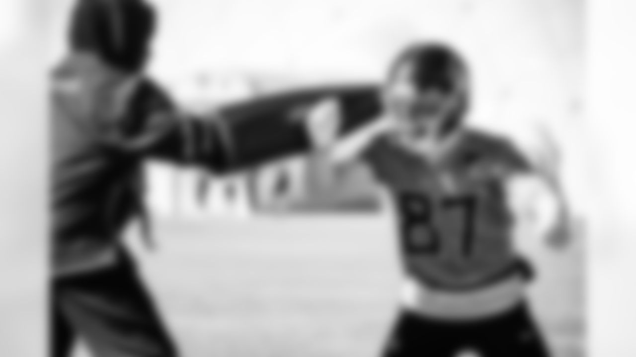 Wide receiver Xavier Restrepo #87 of the Tennessee Titans during practice at the Ascension Saint Thomas Sports Park on November 27, 2025 in Nashville, TN. Photo By Donald Page/Tennessee Titans