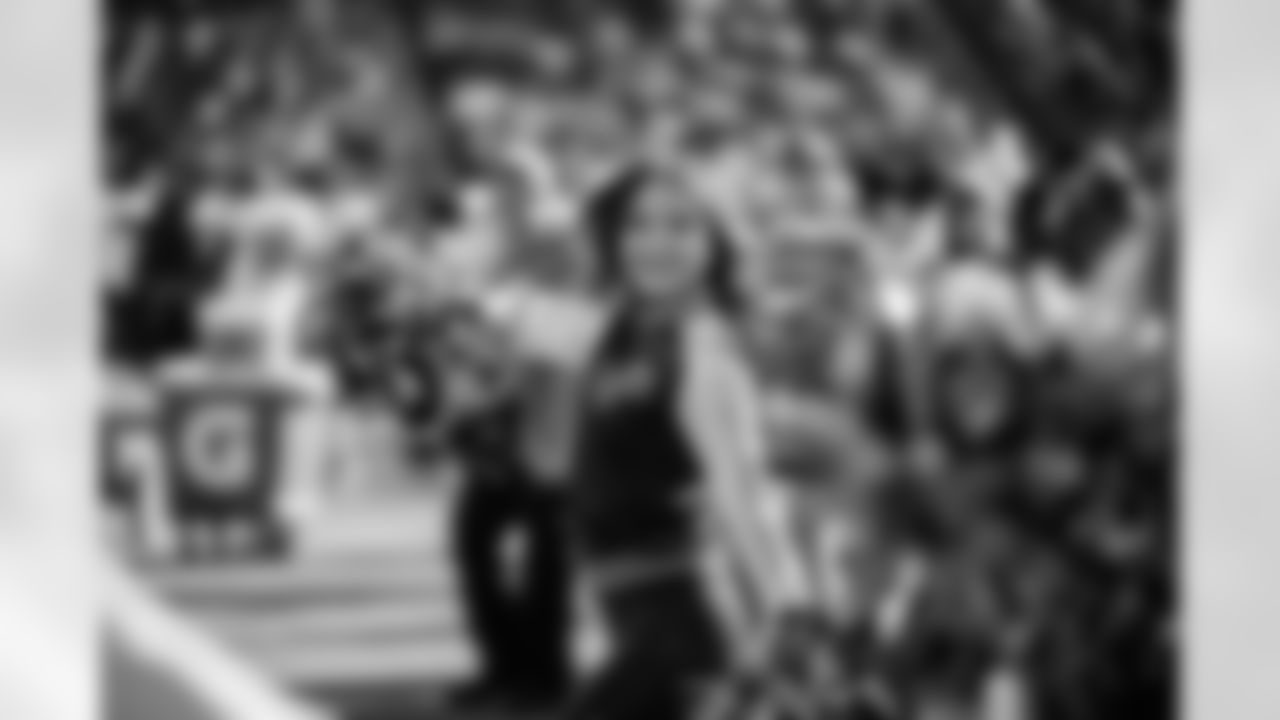 Tennessee Titans Cheerleaders during the game between the Tennessee Titans and the Jacksonville Jaguars at Nissan Stadium on November 30, 2025 in Nashville, TN. Photo By Kaitlyn Hungerford/Tennessee Titans